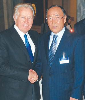 Kanat Saudabayev invited Hollywood actor Martin Sheen to visit Kazakhstan. 1363146622