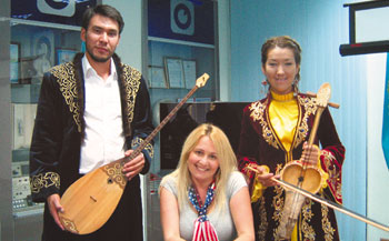 Musicians Nurbol Aliyev and Aida Zhurmanova toured the U.S. through the Golden Gates programme. 1378912714